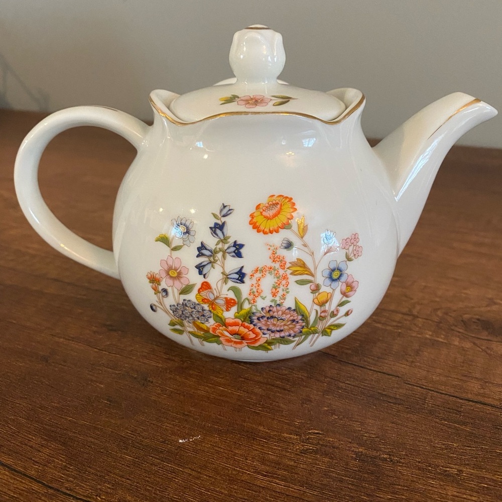 Robinson Design Group vintage 1989 floral porcelain teapot